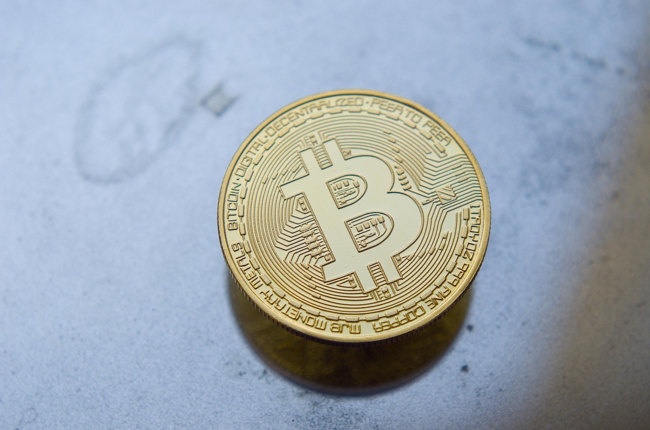 黄金再飙新高！数据：比特币通常在100~150天内跟进拉涨