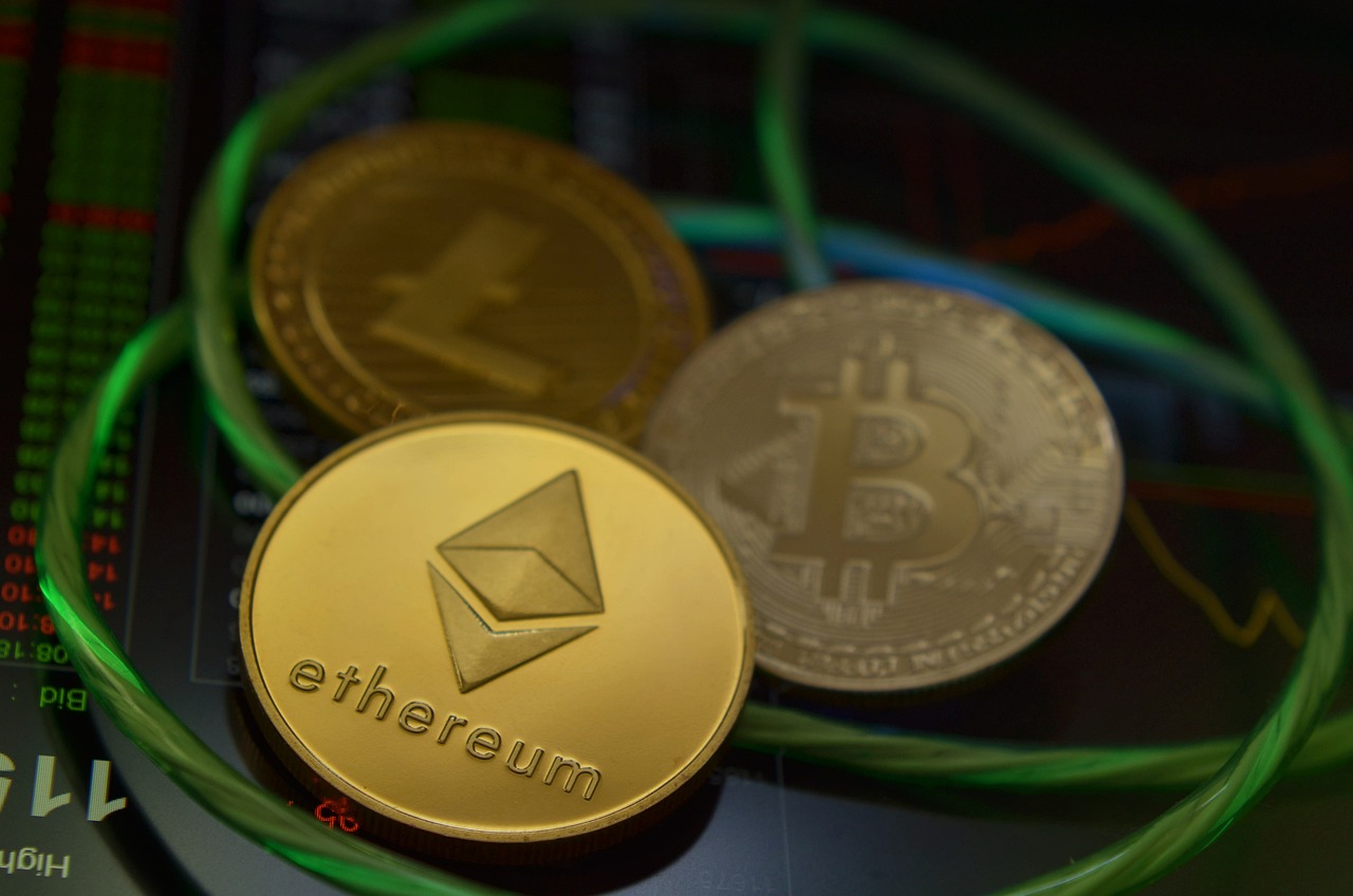 余弦：Hyperliquid上50倍杠杆巨鲸再以452万USDC做多ETH！爆仓价1391美元